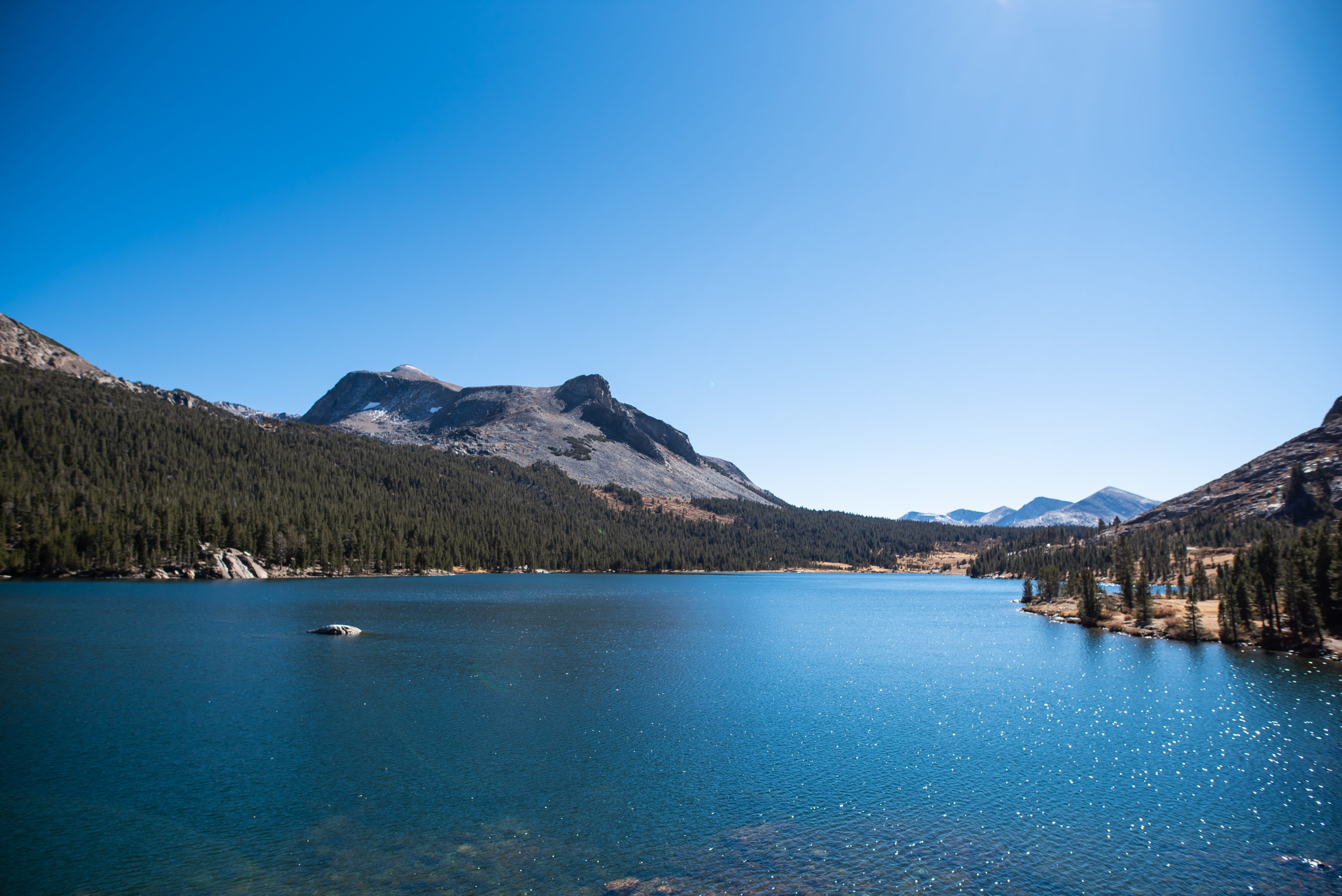 The pristine blue lake and landscape at Sandpoint, one of the best elopement destinations in Idaho